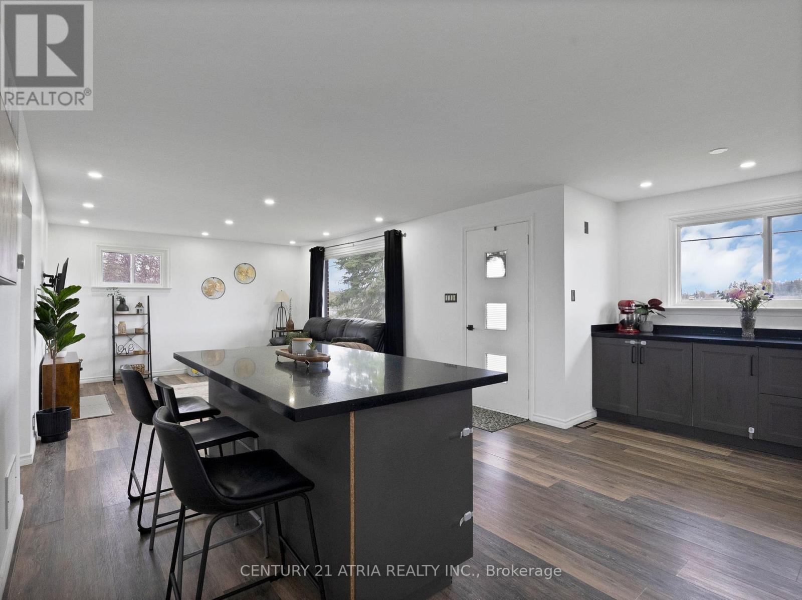 6552 YONGE STREET - 1