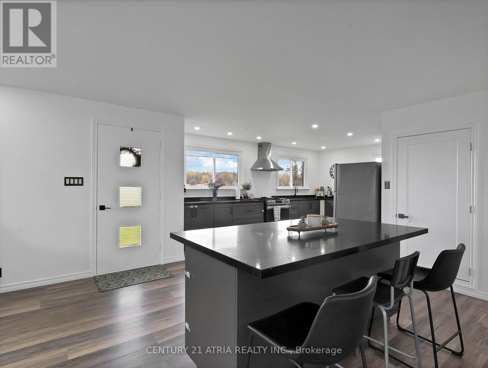 6552 YONGE STREET - 11