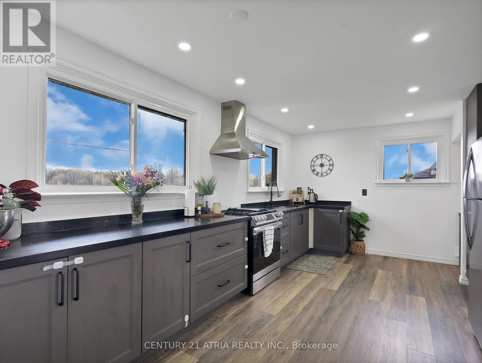 6552 YONGE STREET - 13