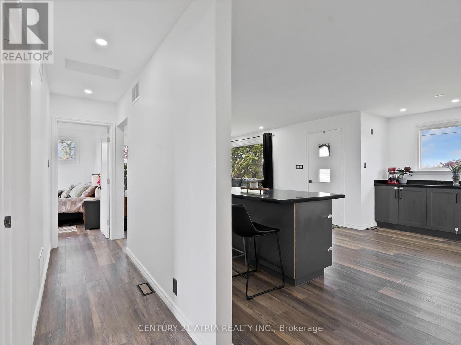 6552 YONGE STREET - 18
