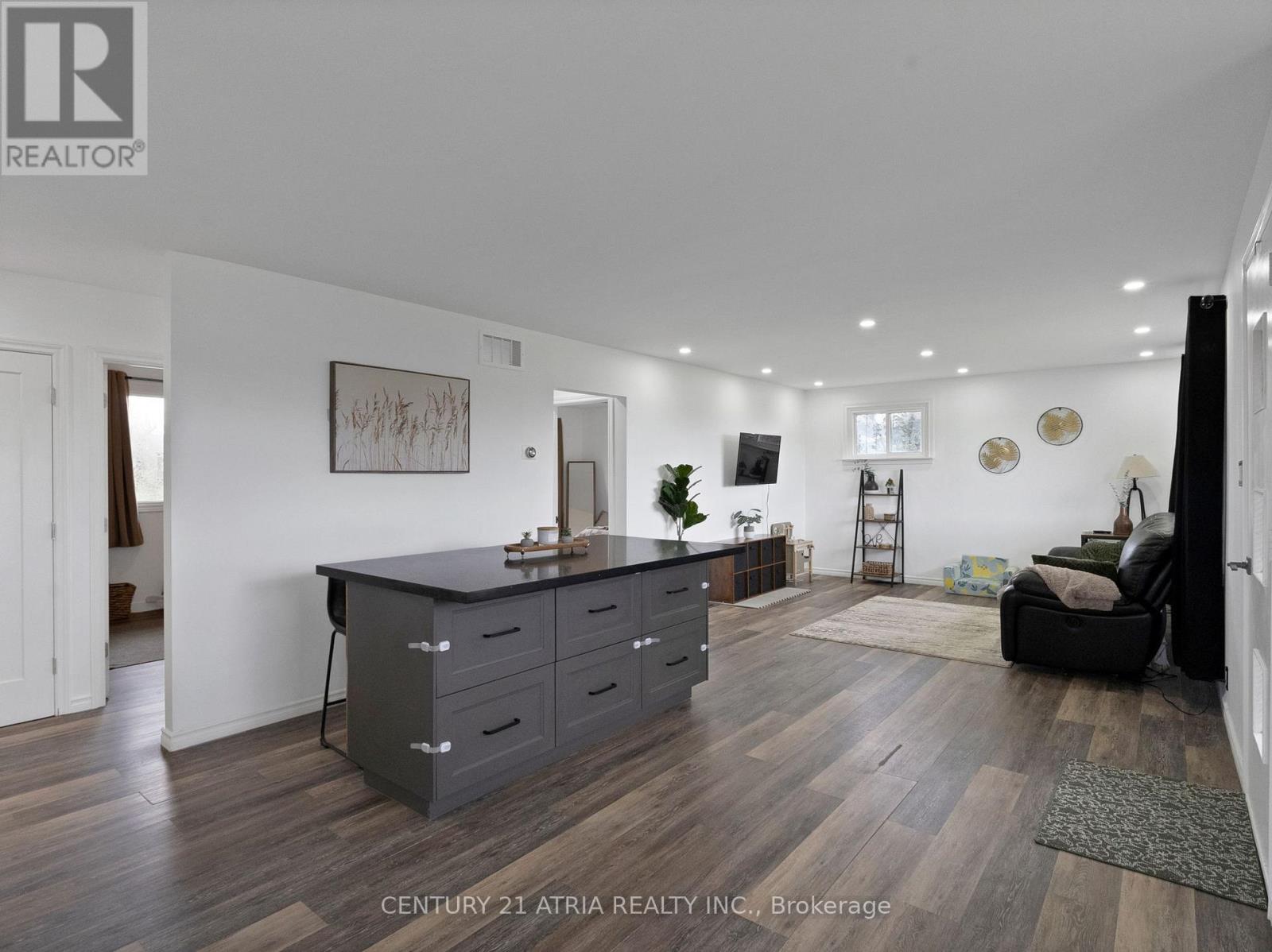 6552 YONGE STREET - 9
