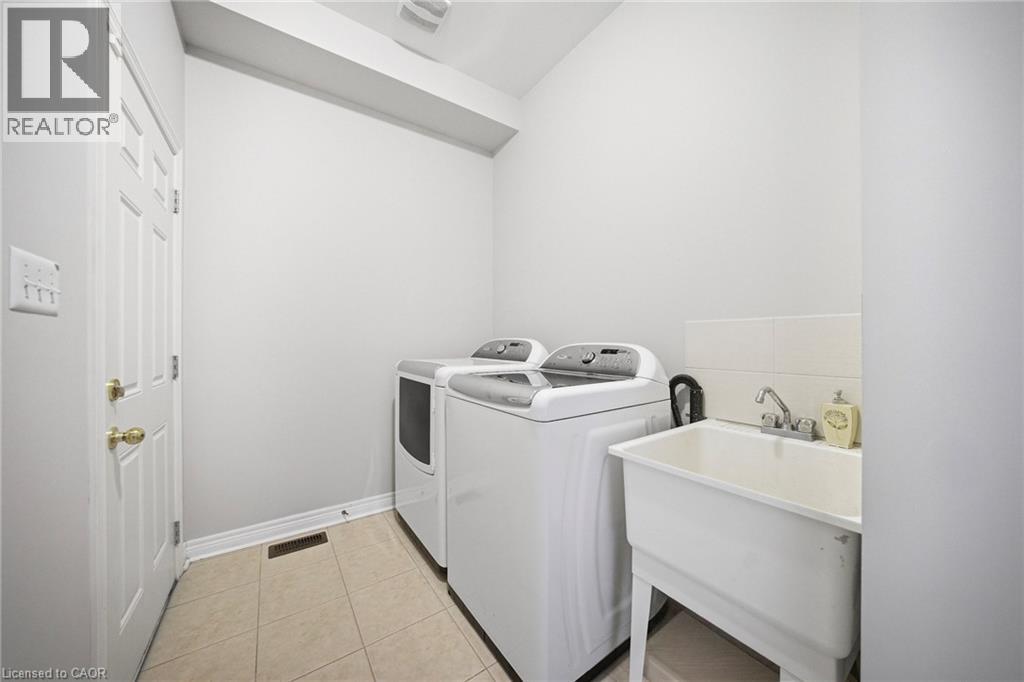 884 STOUTT Crescent, Milton, Ontario, L9T7R1 — Photo 17