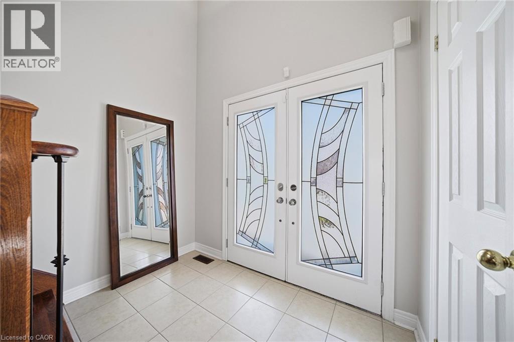 884 STOUTT Crescent, Milton, Ontario, L9T7R1 — Photo 2