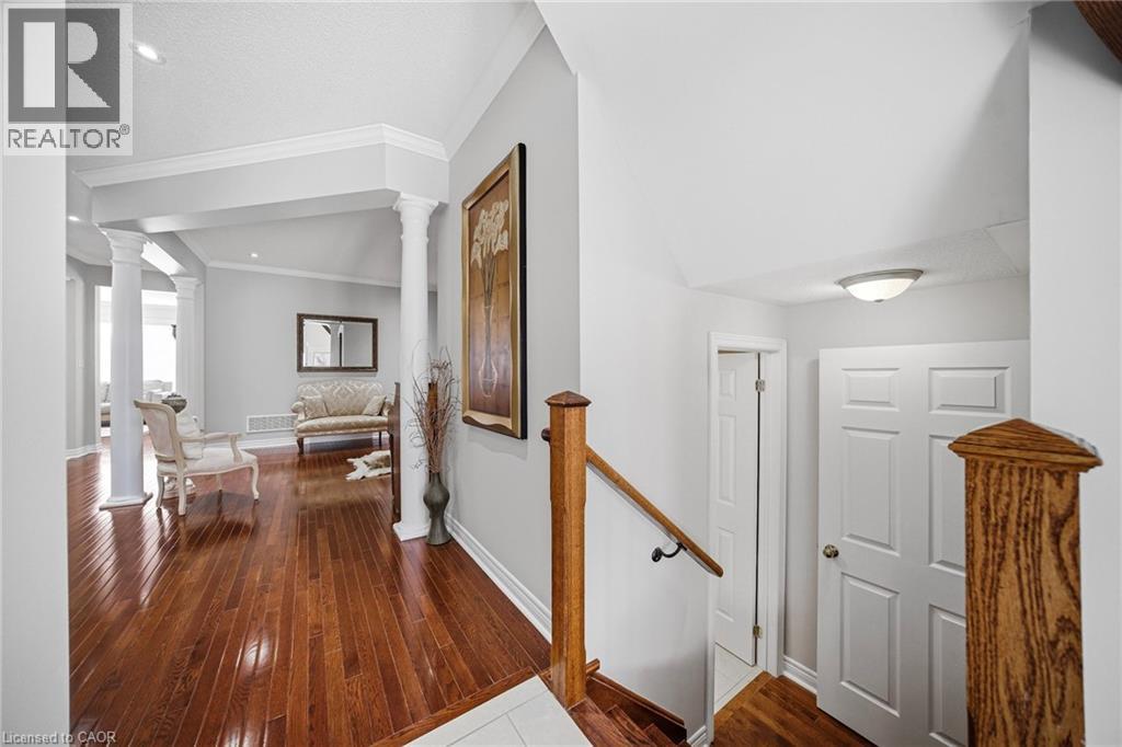 884 STOUTT Crescent, Milton, Ontario, L9T7R1 — Photo 4