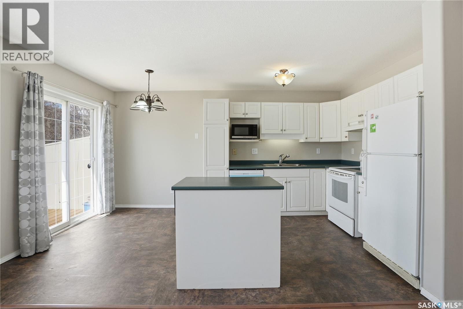 #35 110 Keevil CRESCENT - 22