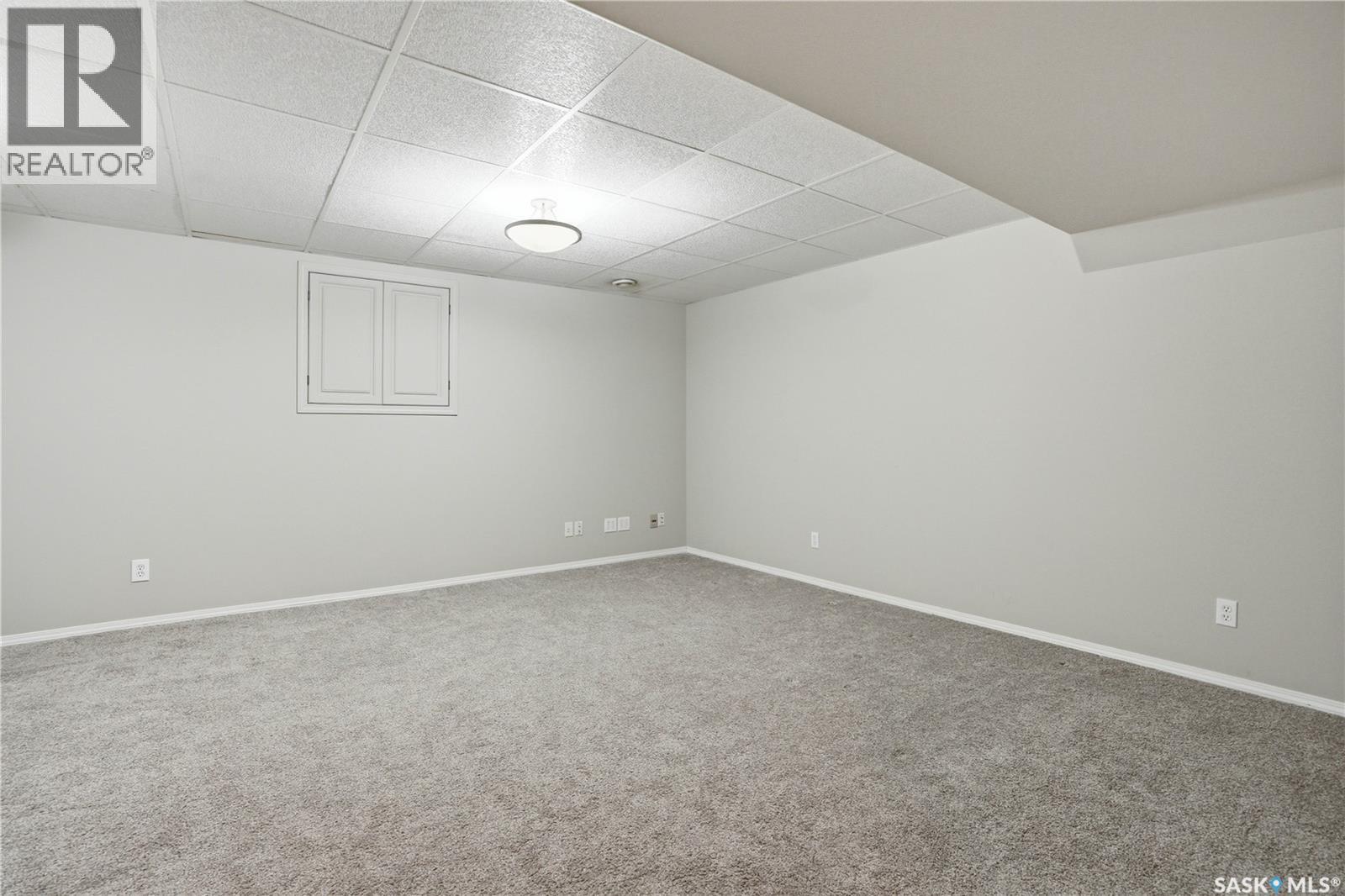 #35 110 Keevil CRESCENT - 33