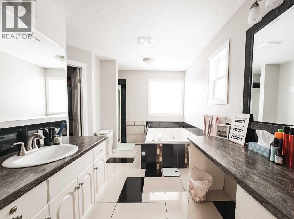 10705 101 Avenue - 28
