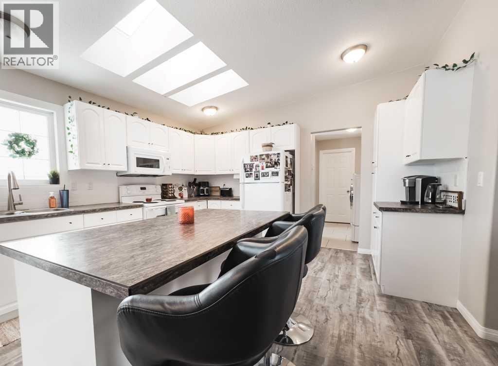 10705 101 Avenue - 12