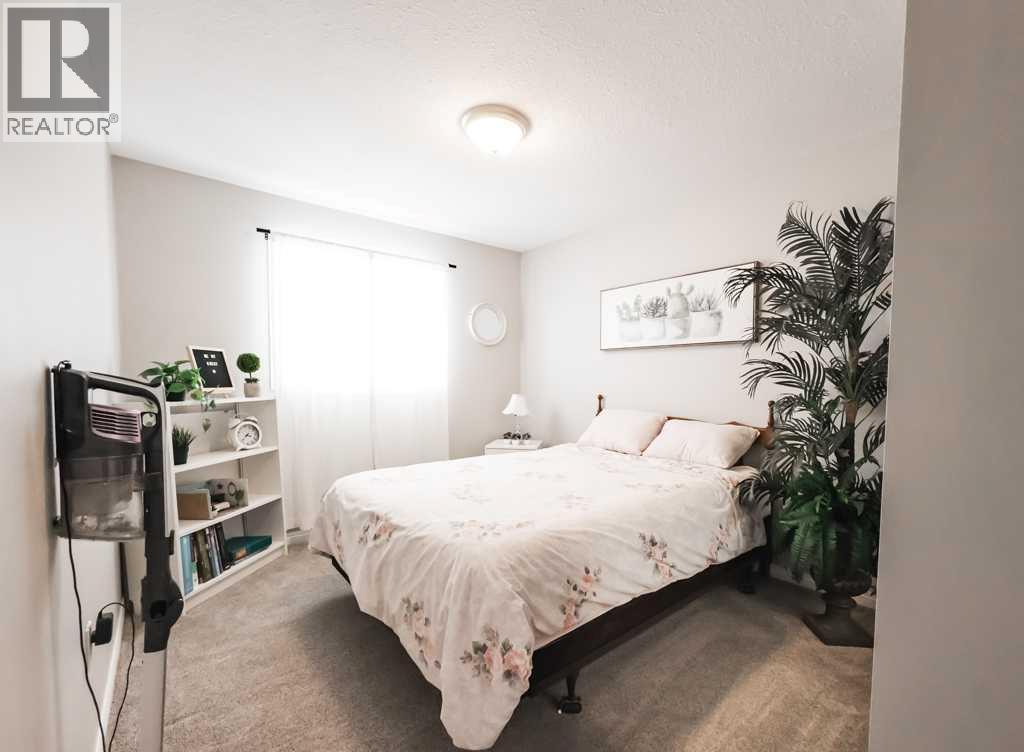 10705 101 Avenue - 22