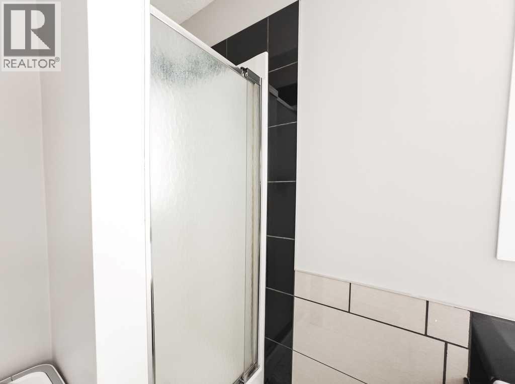 10705 101 Avenue - 32