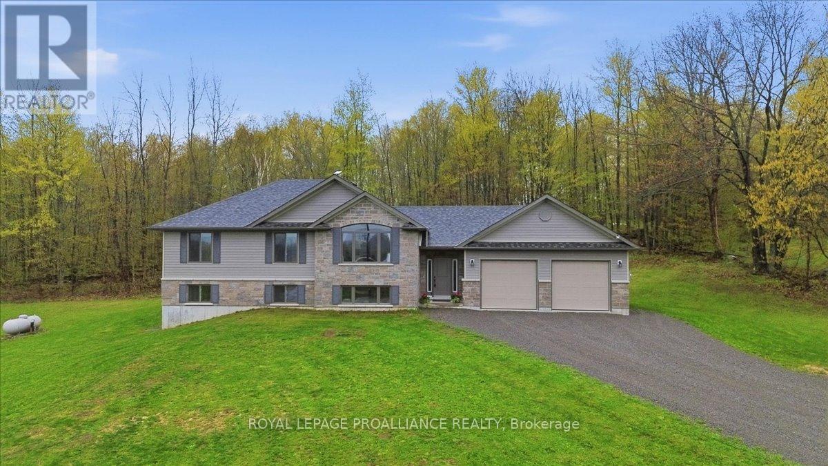 70 LIVINGWOOD CRESCENT - 1