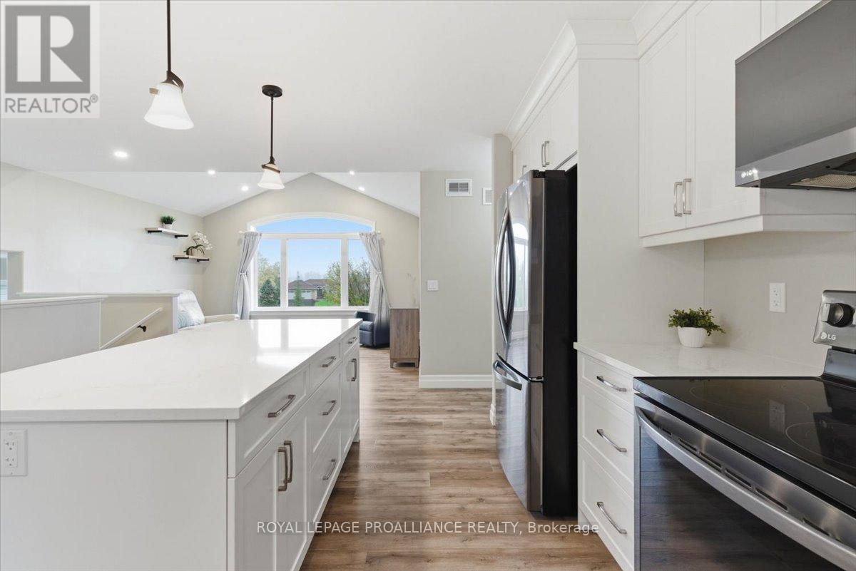 70 LIVINGWOOD CRESCENT - 11