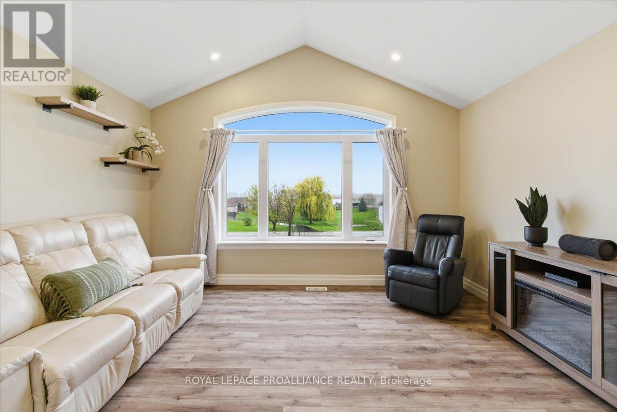 70 LIVINGWOOD CRESCENT - 16