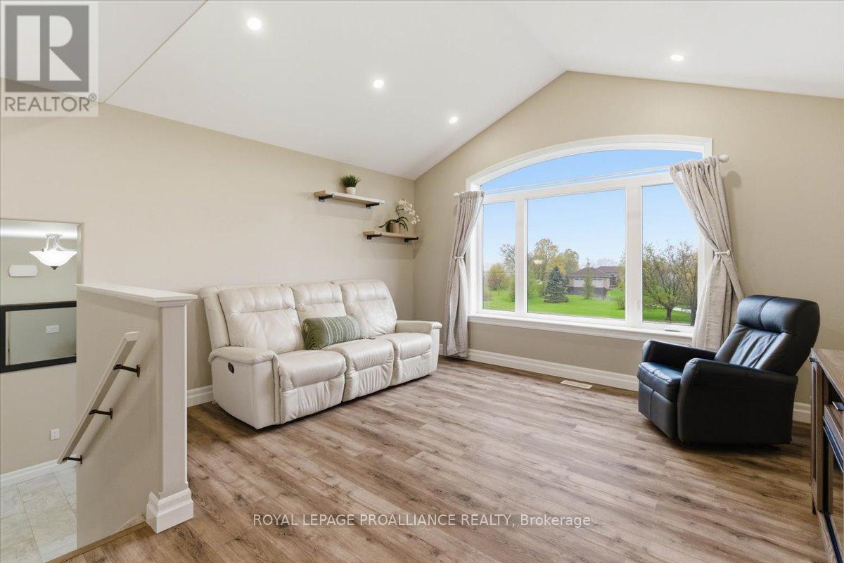 70 LIVINGWOOD CRESCENT - 17