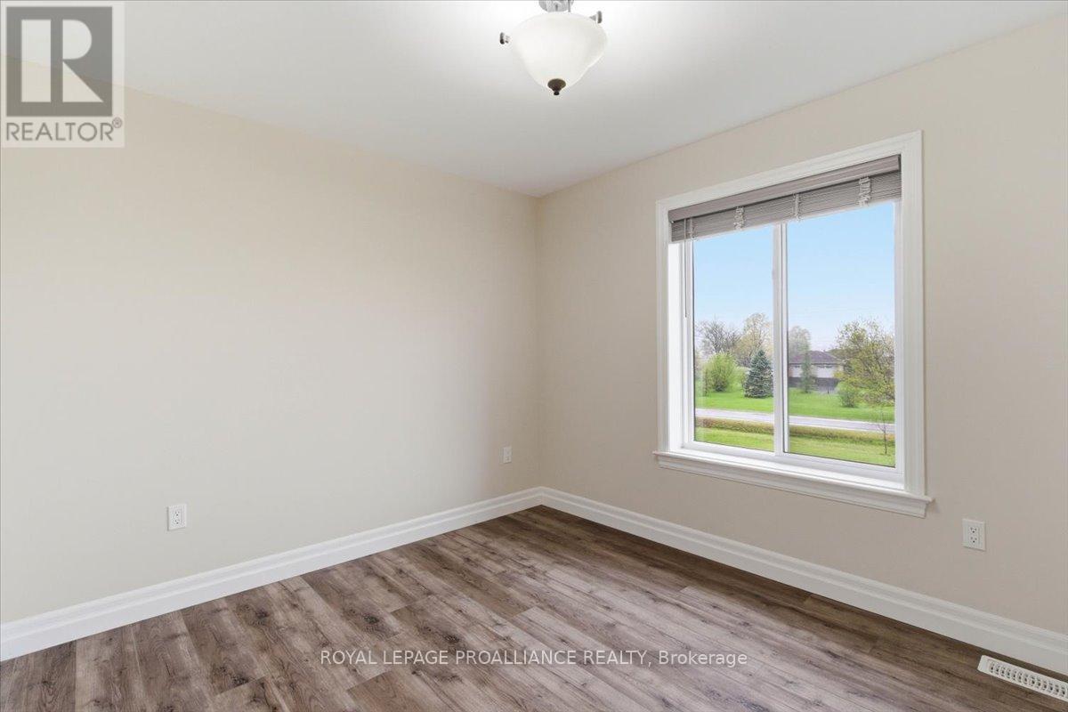70 LIVINGWOOD CRESCENT - 19
