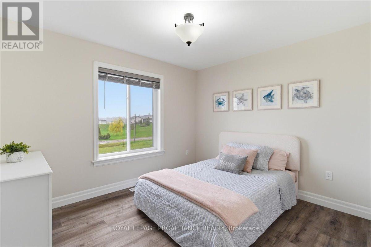 70 LIVINGWOOD CRESCENT - 24