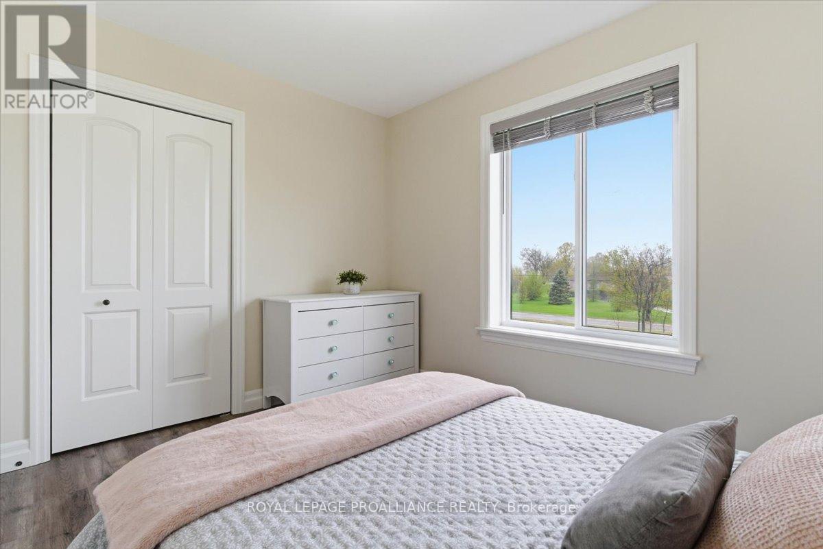 70 LIVINGWOOD CRESCENT - 25