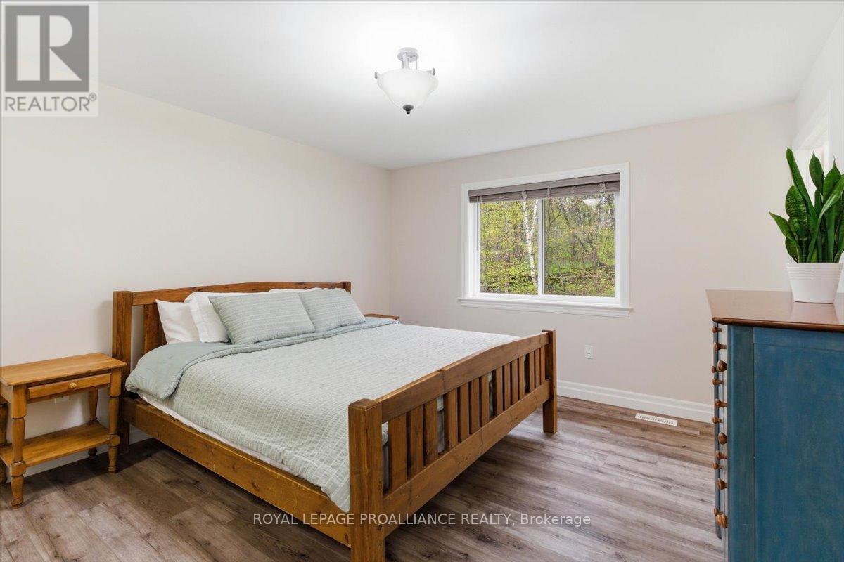 70 LIVINGWOOD CRESCENT - 28