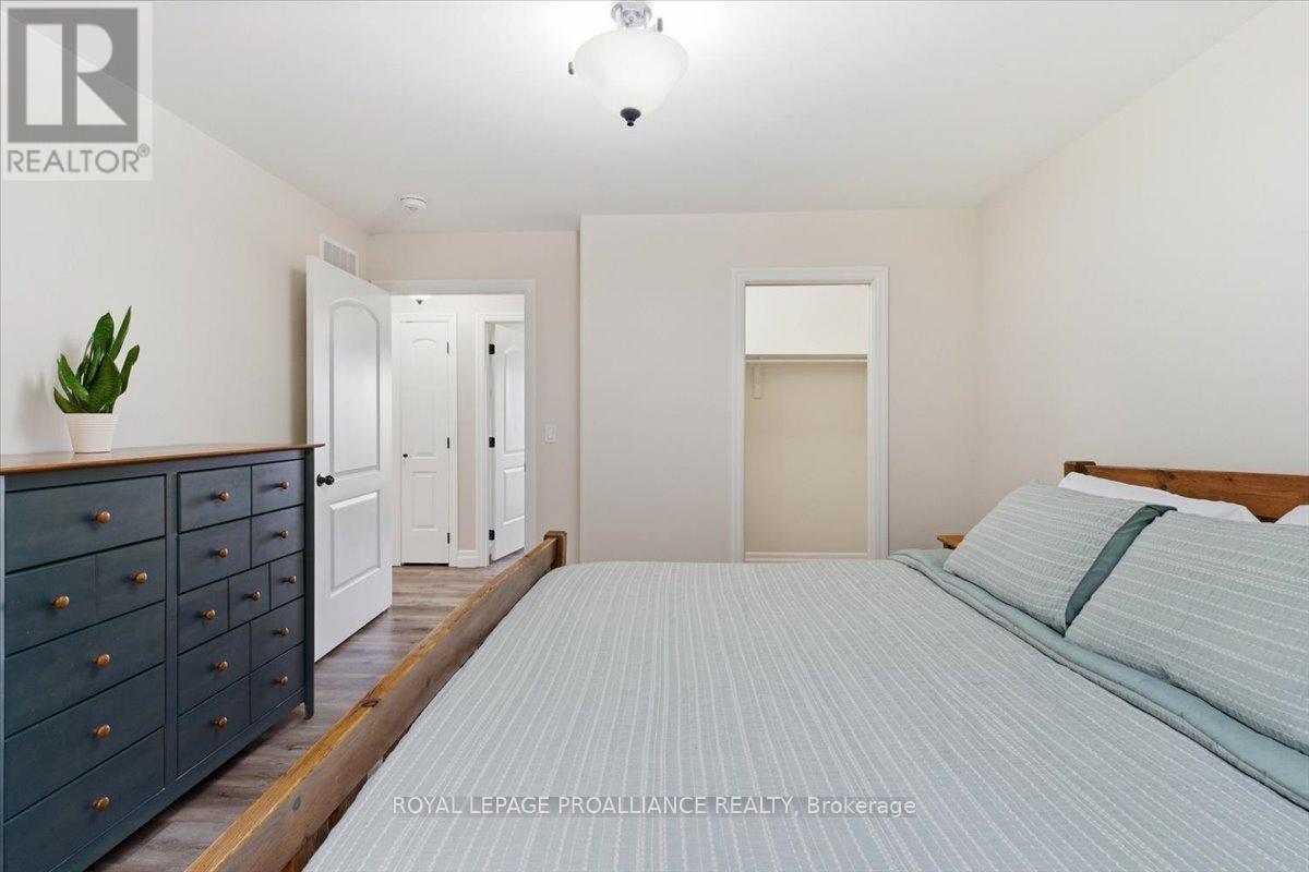70 LIVINGWOOD CRESCENT - 29