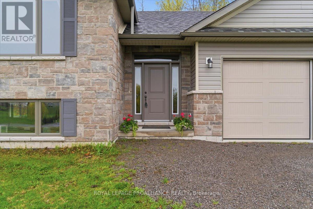 70 LIVINGWOOD CRESCENT - 3
