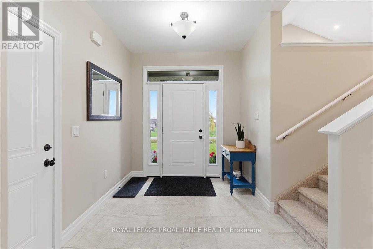70 LIVINGWOOD CRESCENT - 4