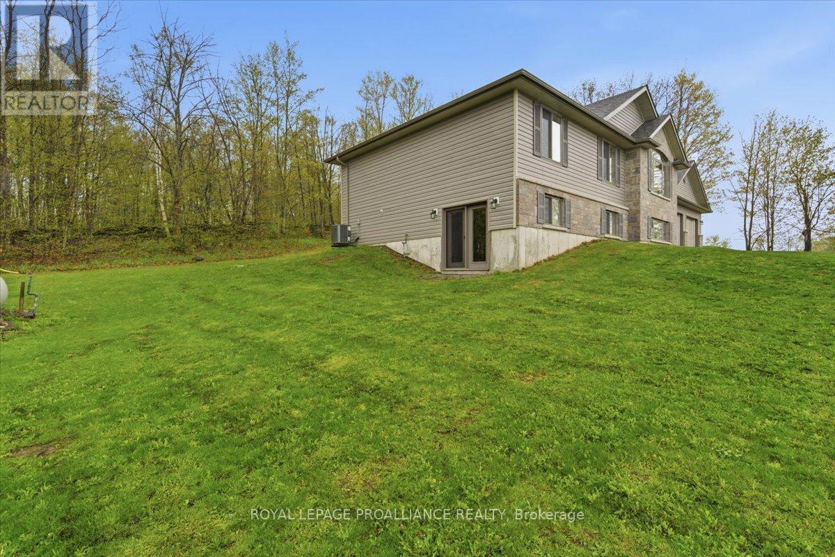 70 LIVINGWOOD CRESCENT - 43