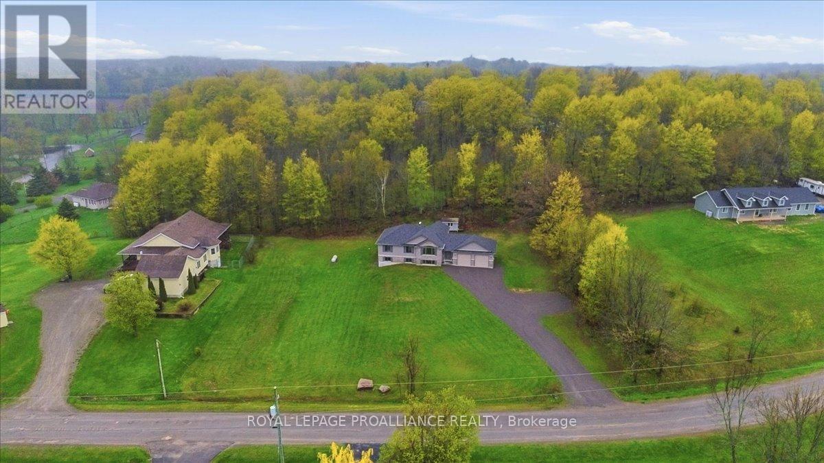 70 LIVINGWOOD CRESCENT - 44