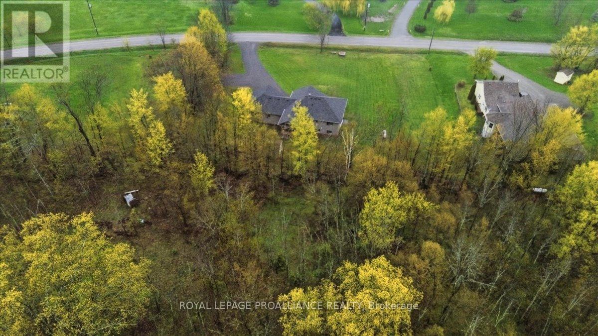 70 LIVINGWOOD CRESCENT - 46