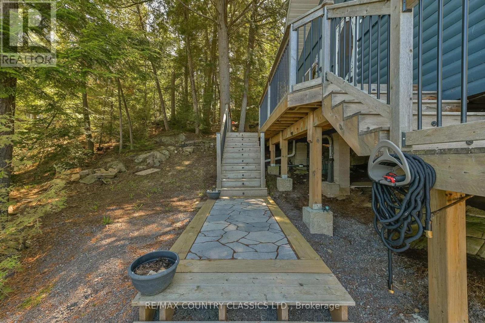 204 BLUE HERON LANE - 25