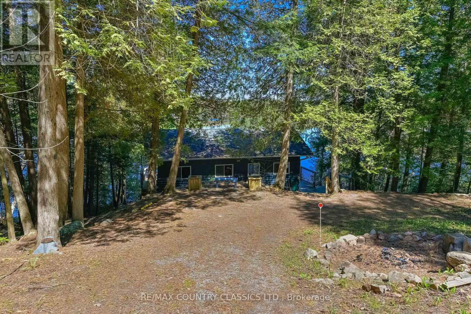 204 BLUE HERON LANE - Image 3