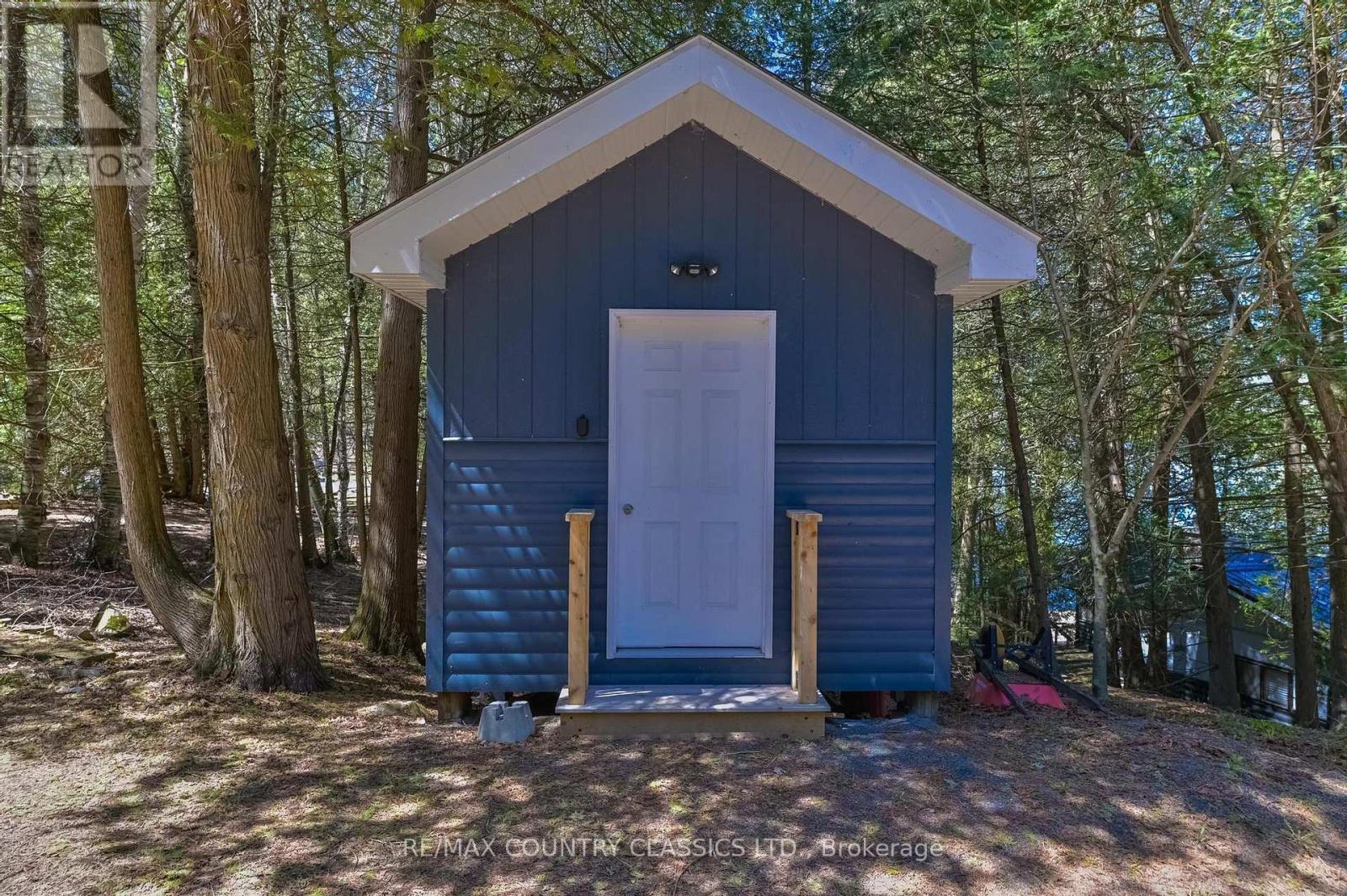 204 BLUE HERON LANE - 4