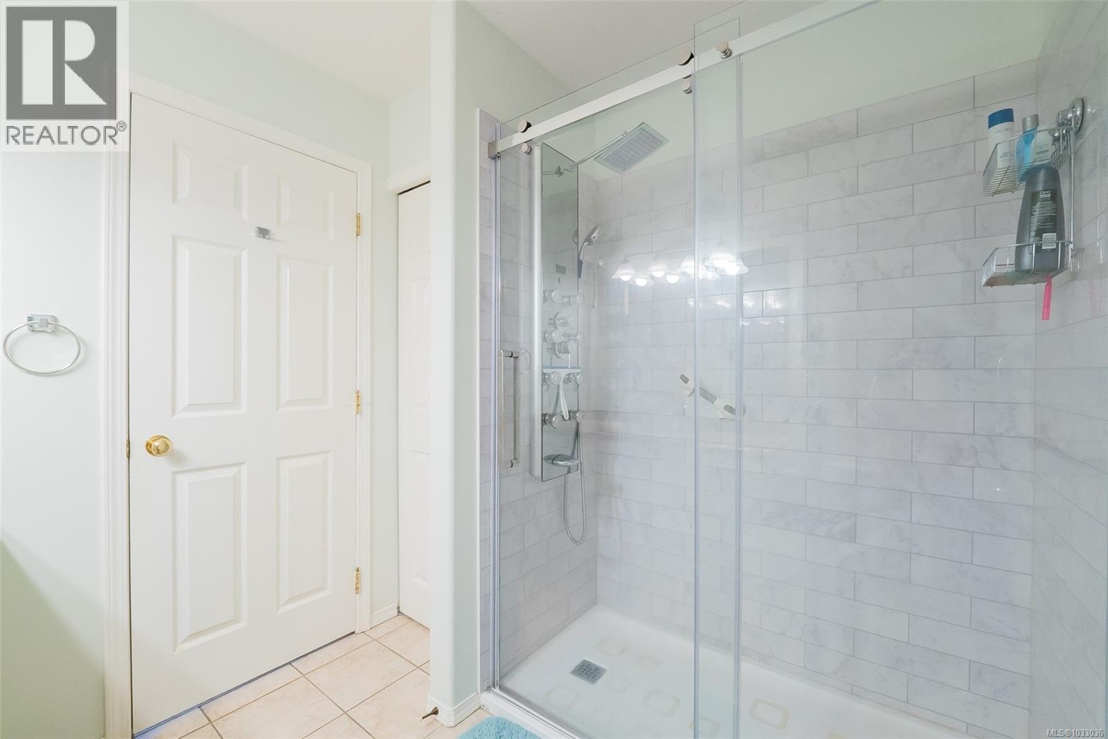 6137 Saturna Ave - 19