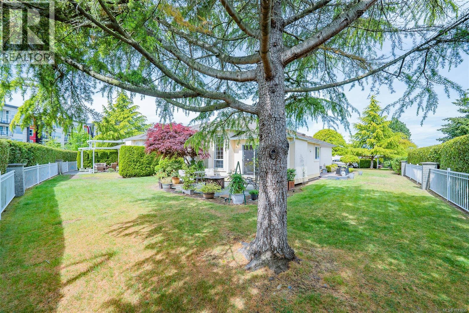 6137 Saturna Ave - 29