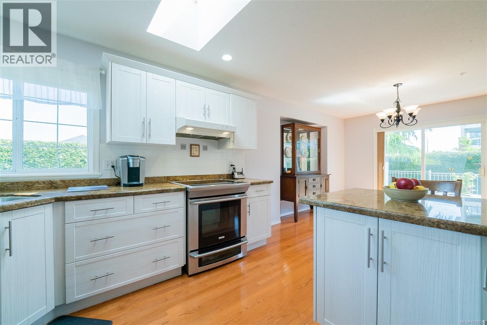 6137 Saturna Ave - 3