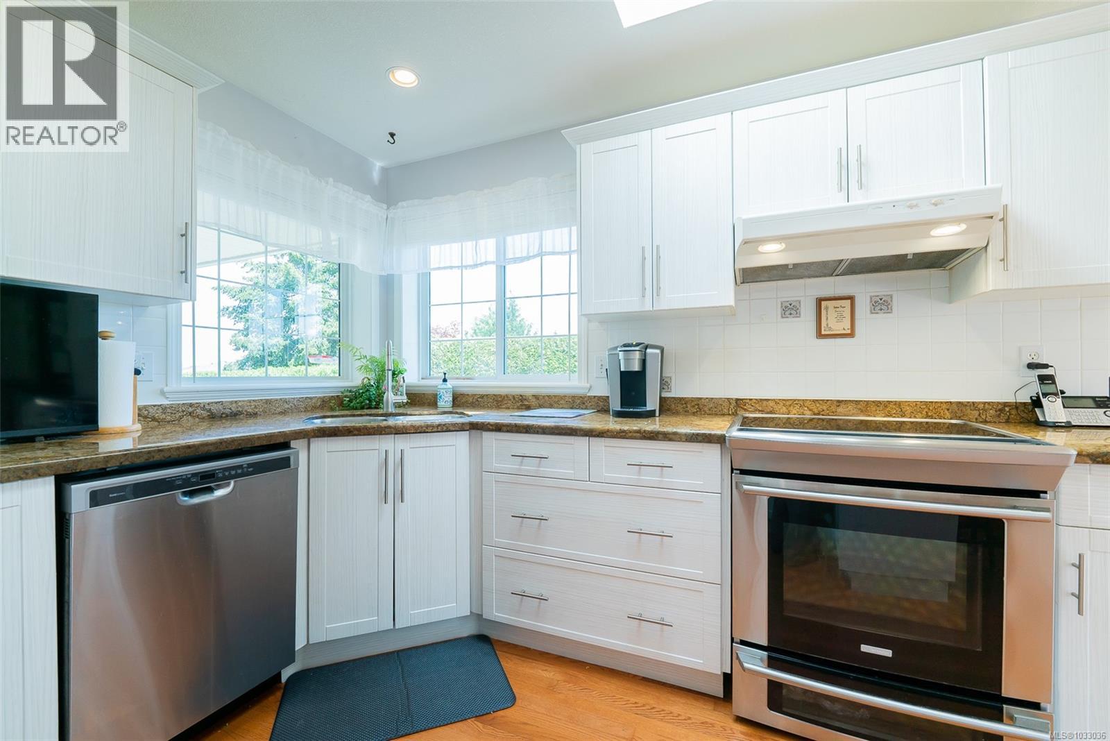 6137 Saturna Ave - 4