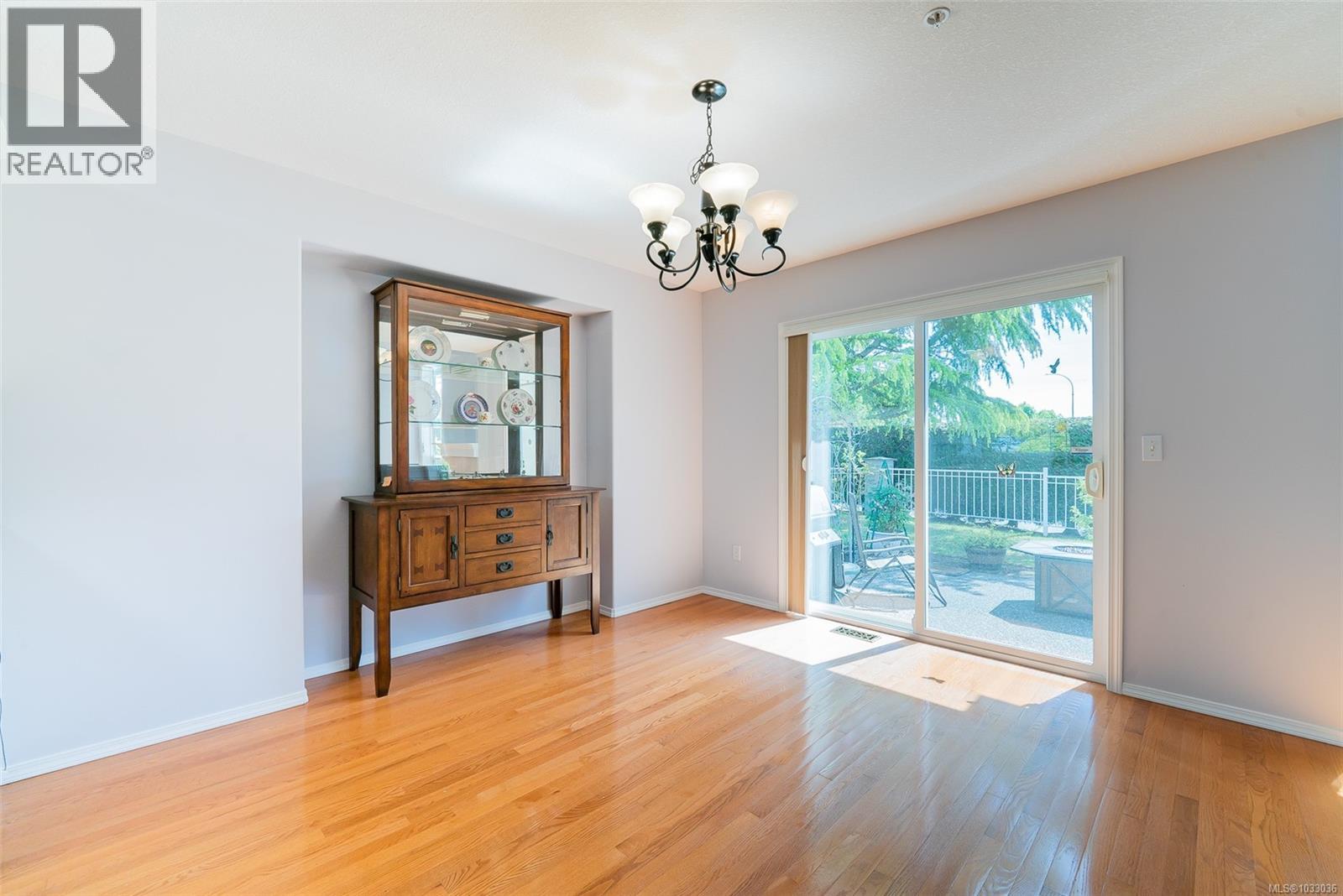 6137 Saturna Ave - 7