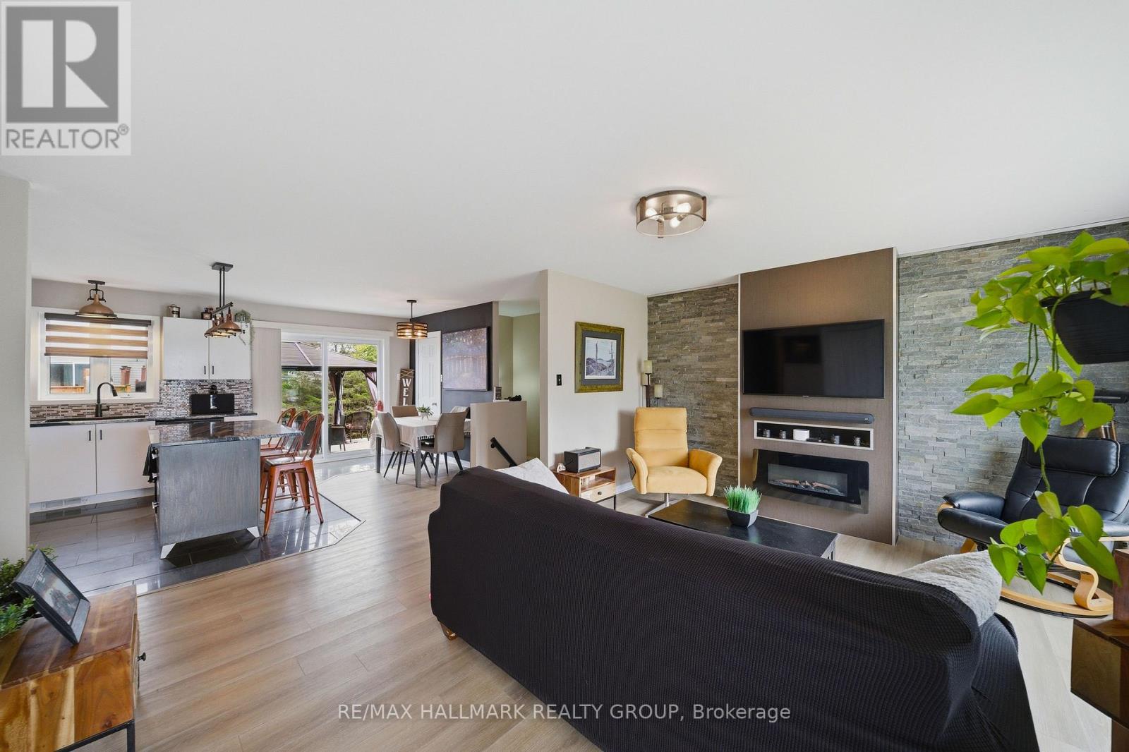 60 RICHARD STREET - 10
