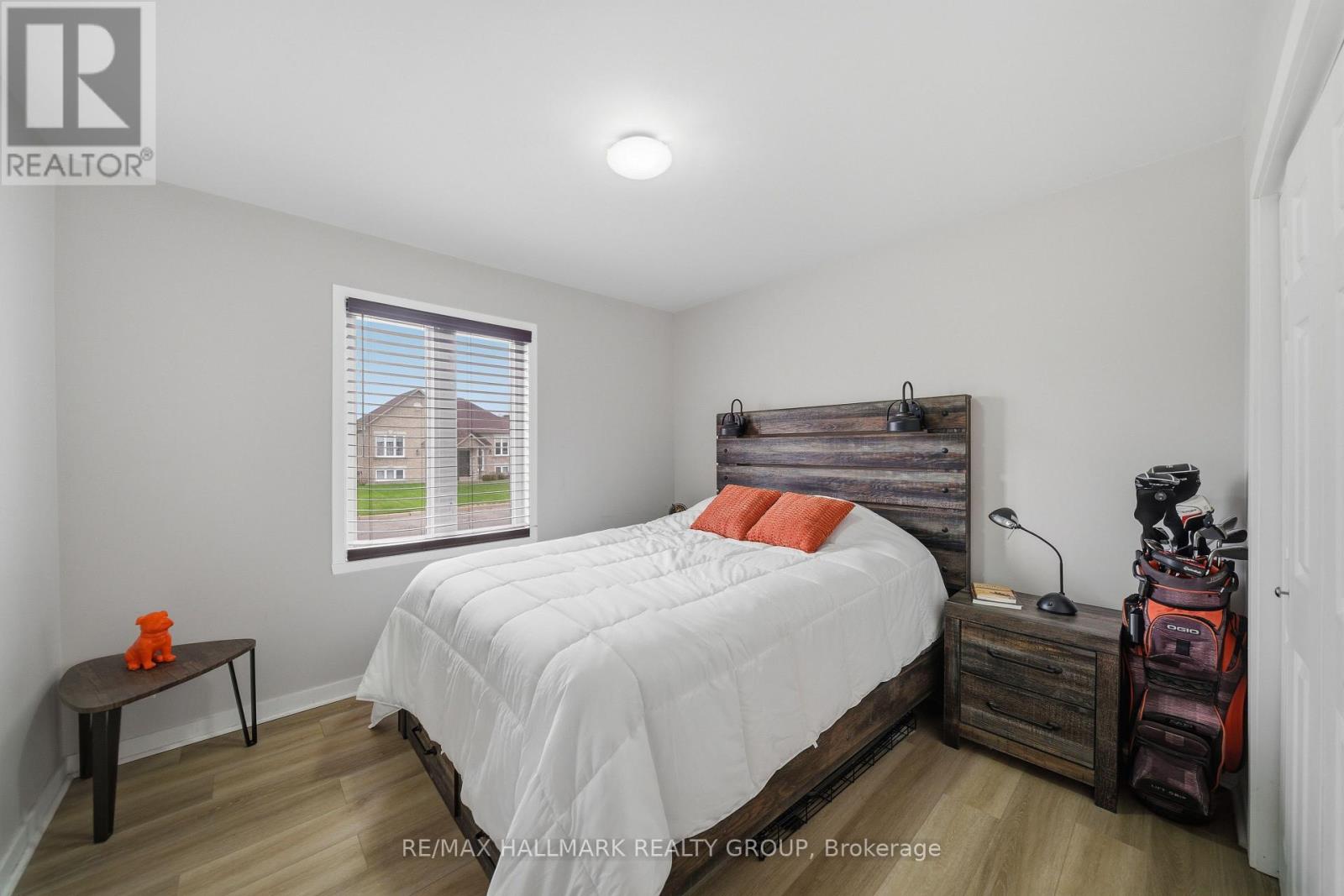 60 RICHARD STREET - 17