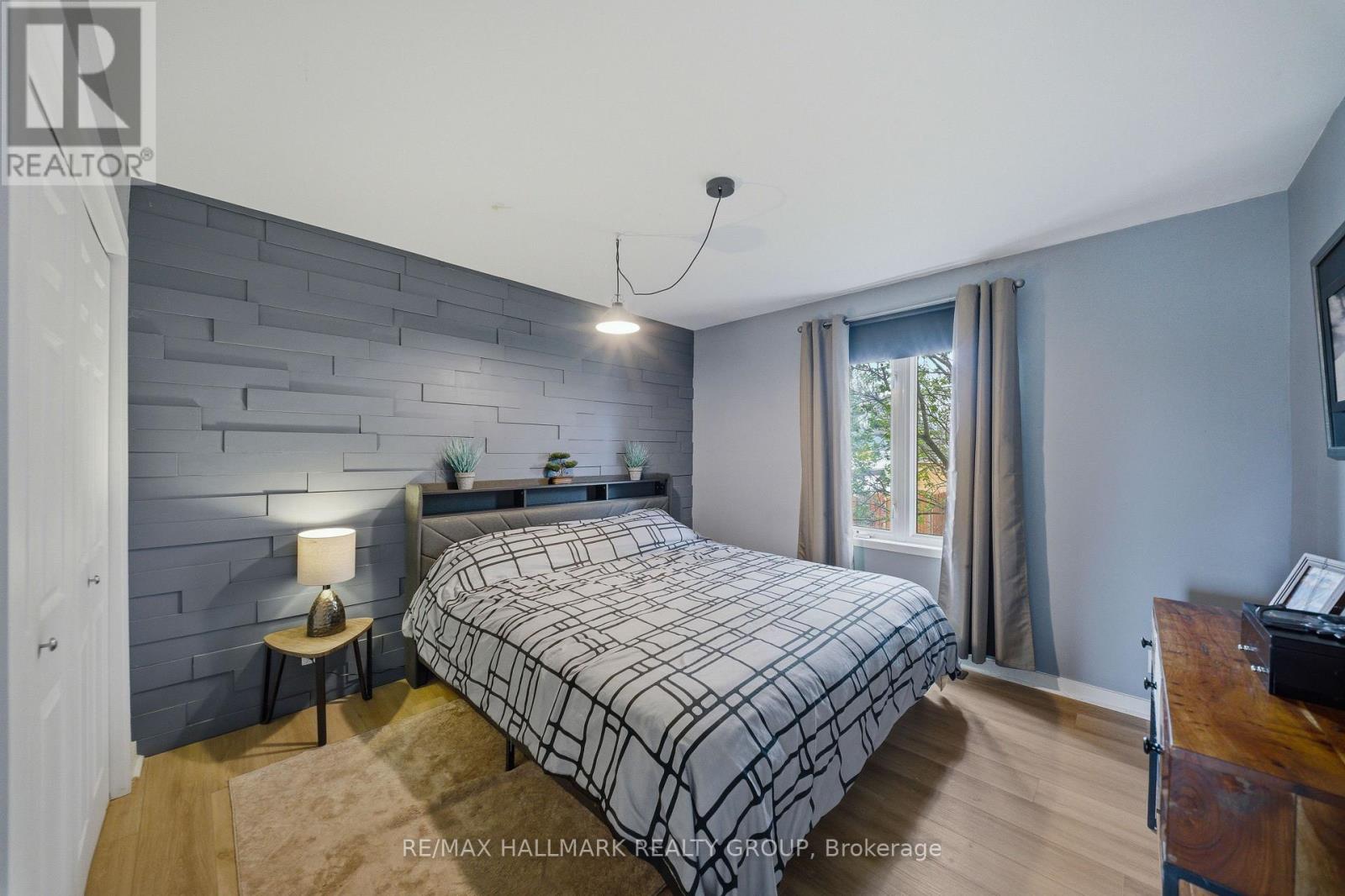 60 RICHARD STREET - 18