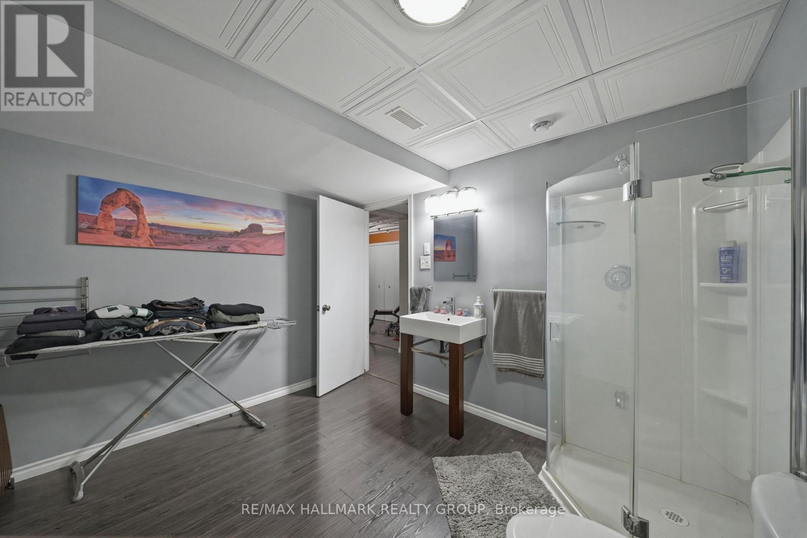 60 RICHARD STREET - 23