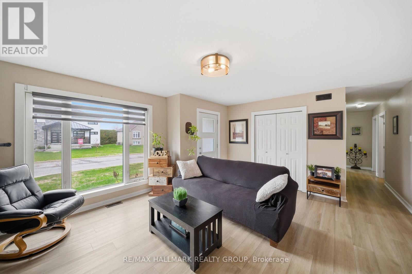60 RICHARD STREET - 8