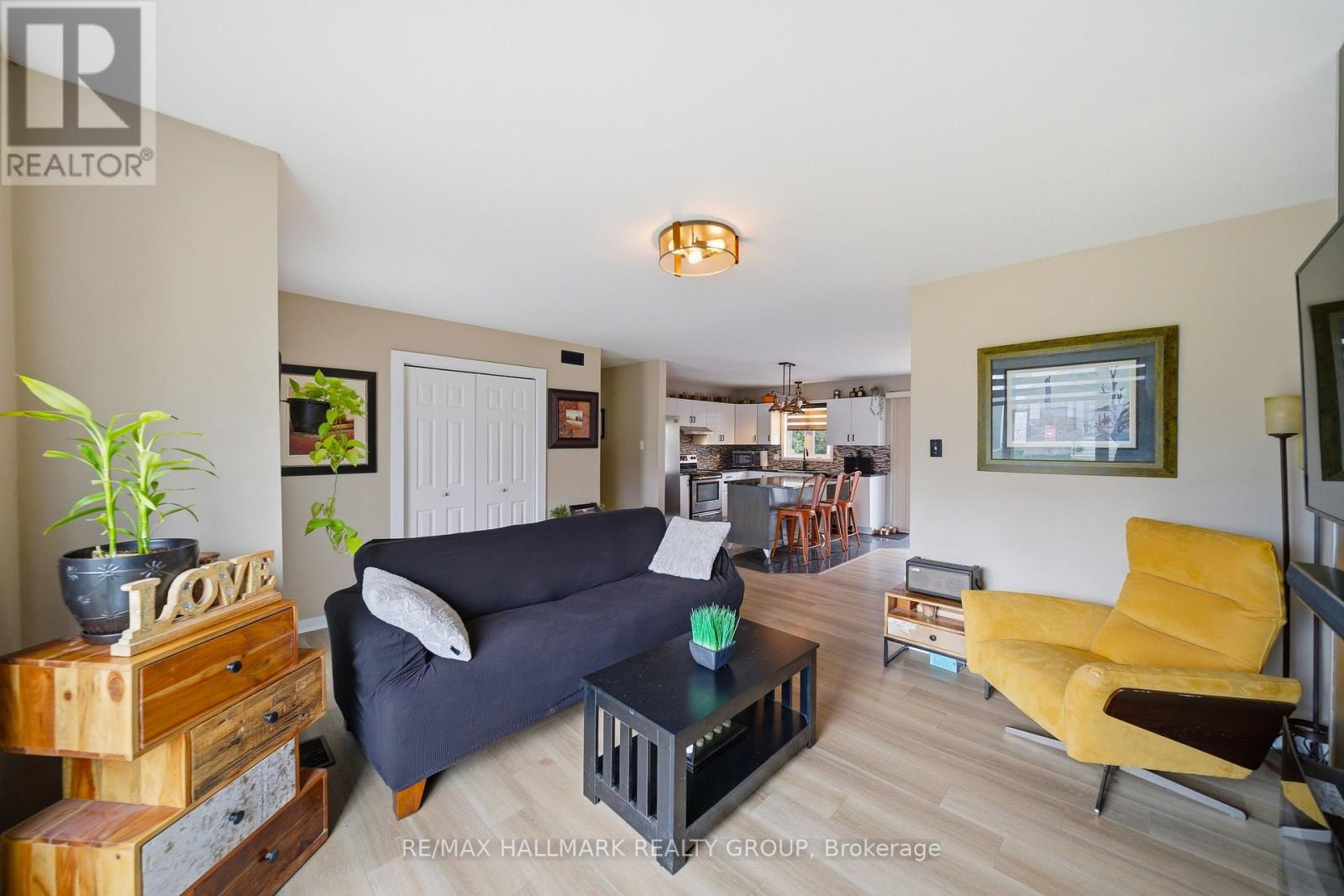 60 RICHARD STREET - 9