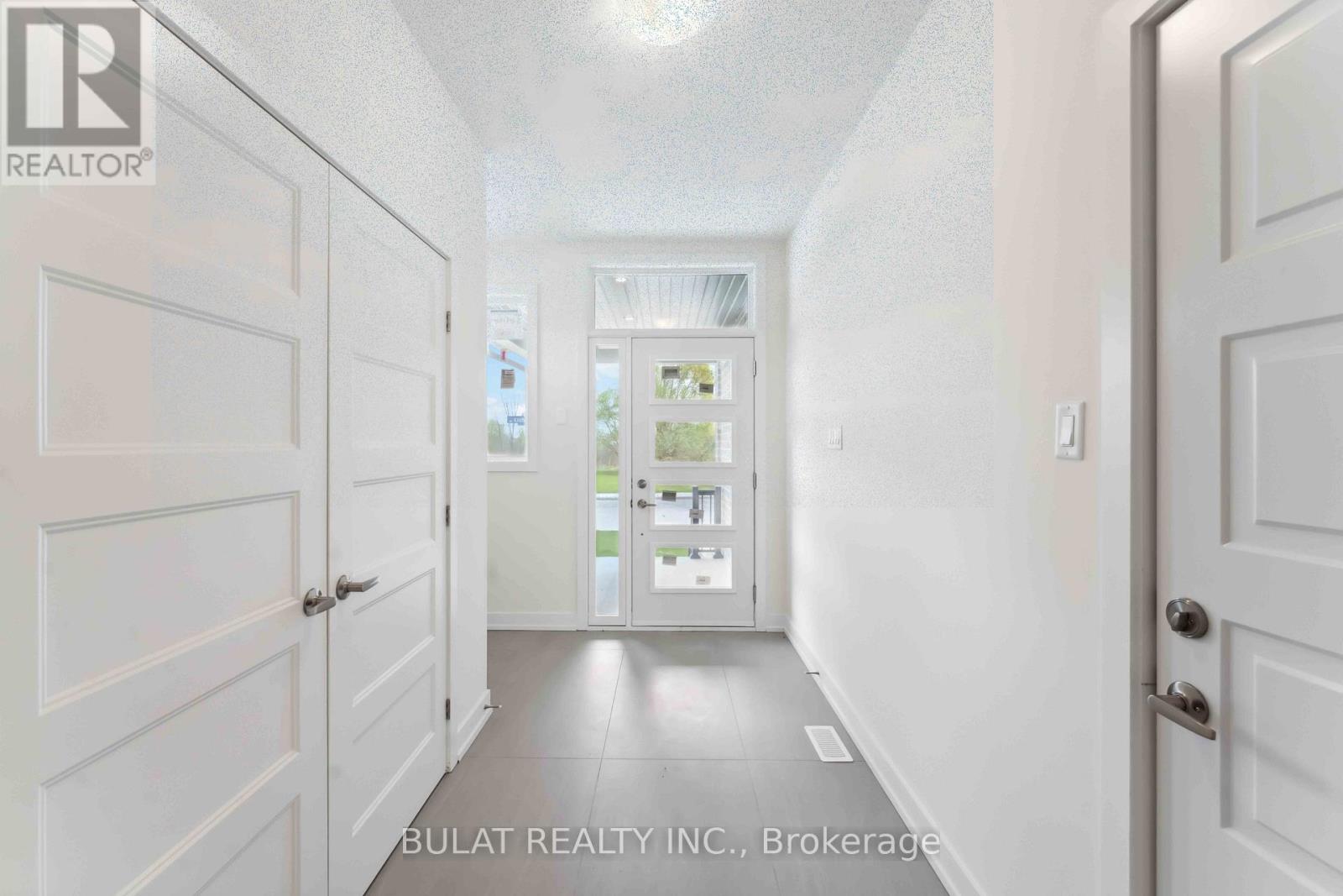 Foyer/Entrance