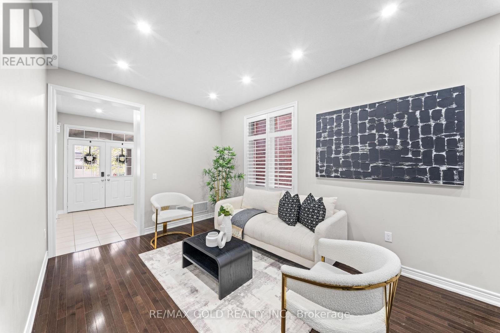 10 ROUGEBANK AVENUE - 10