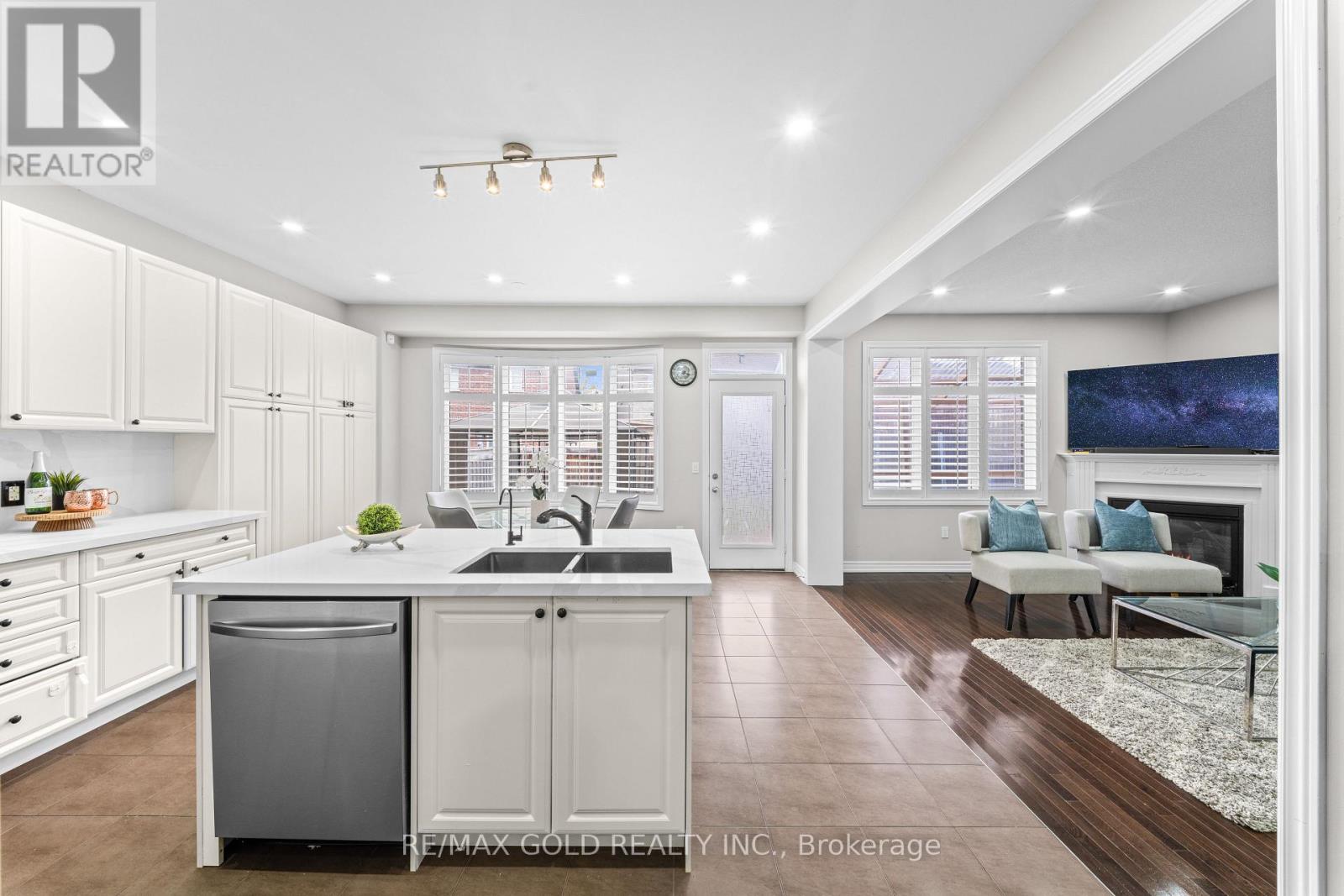 10 ROUGEBANK AVENUE - 17