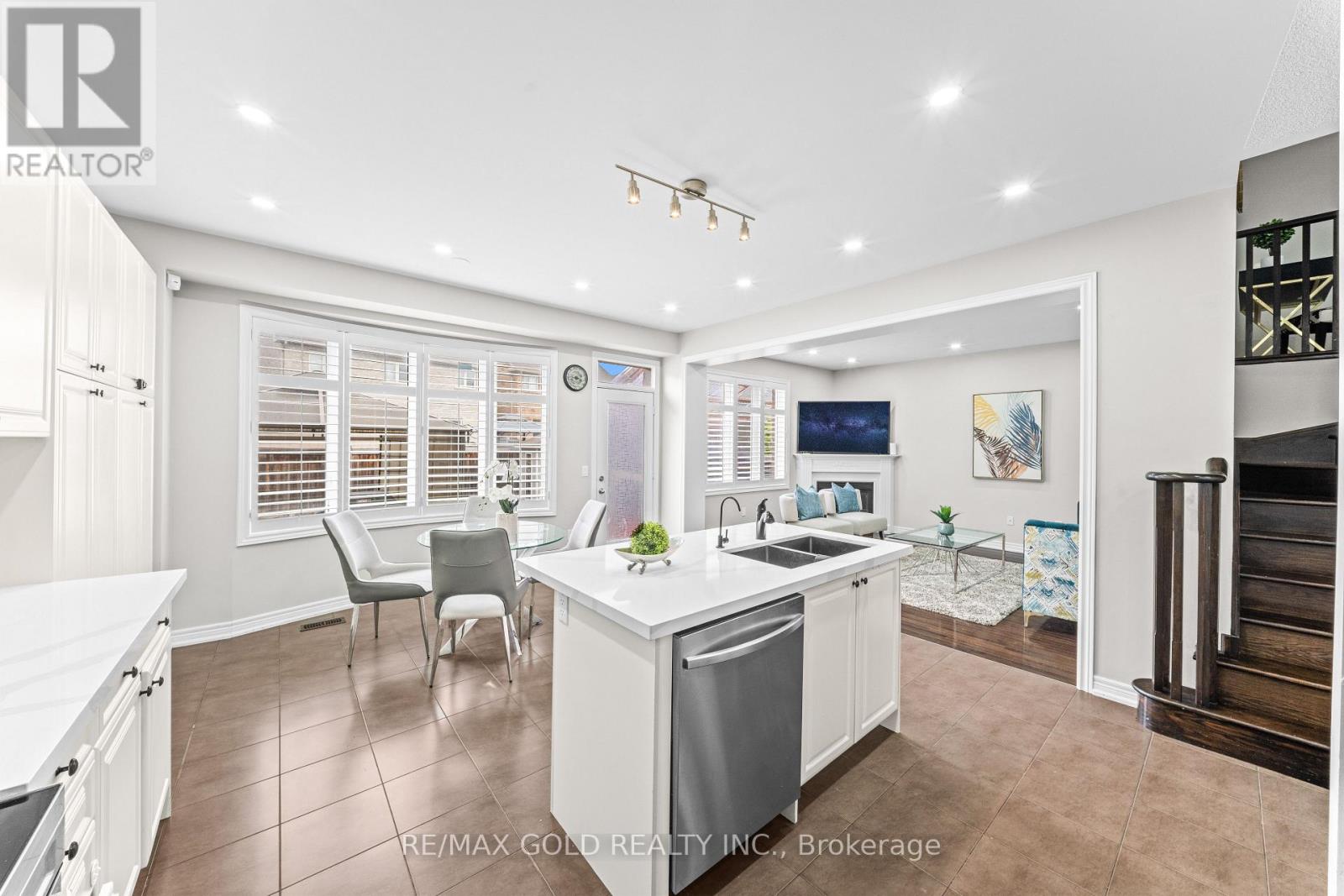 10 ROUGEBANK AVENUE - 18