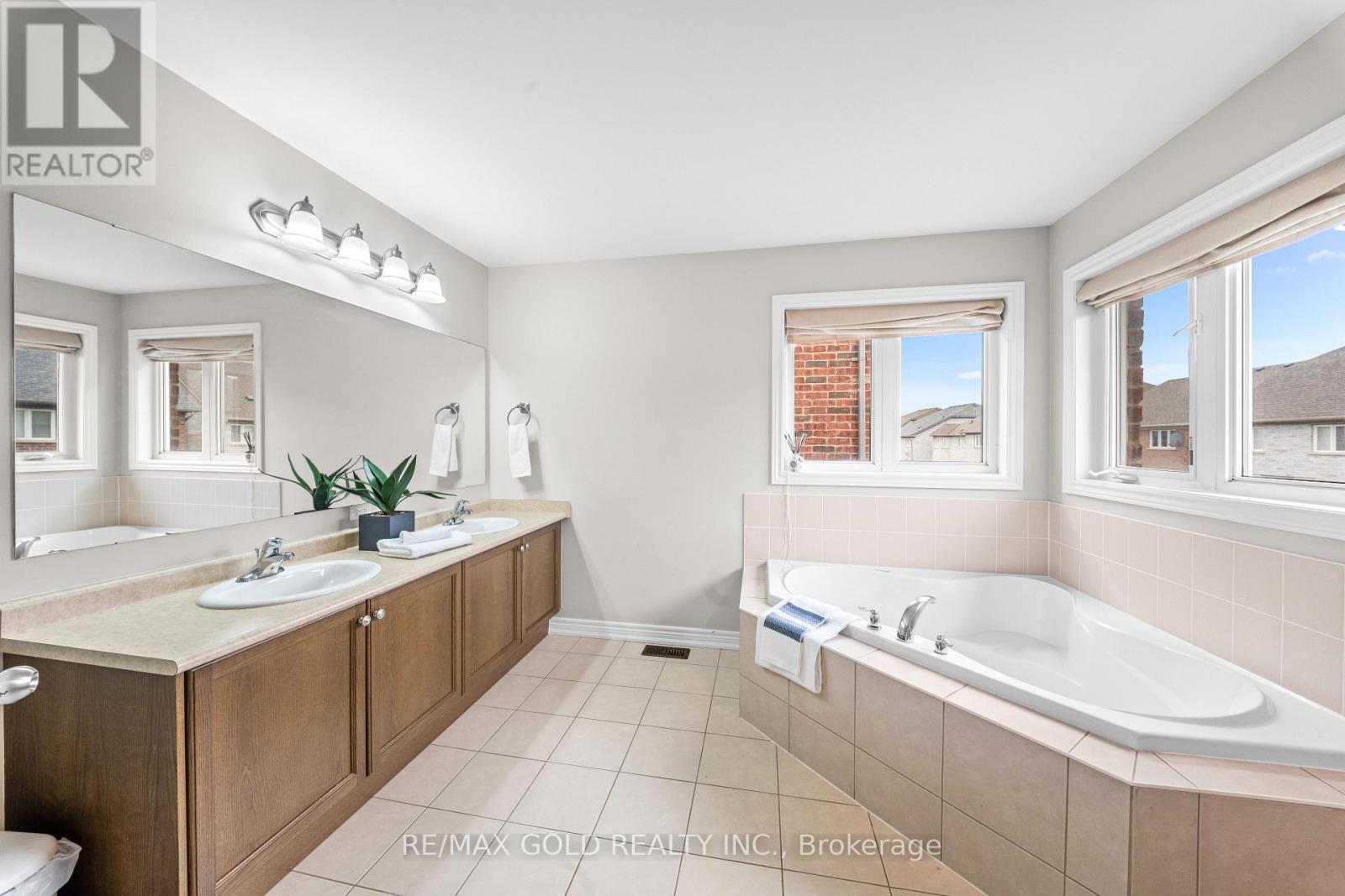 10 ROUGEBANK AVENUE - 28