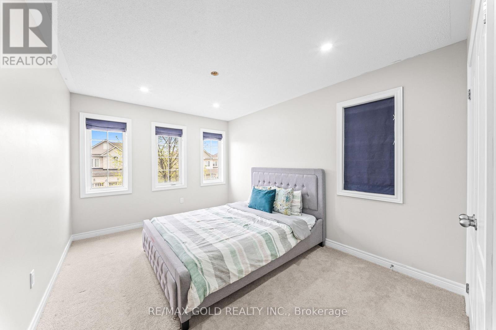 10 ROUGEBANK AVENUE - 34