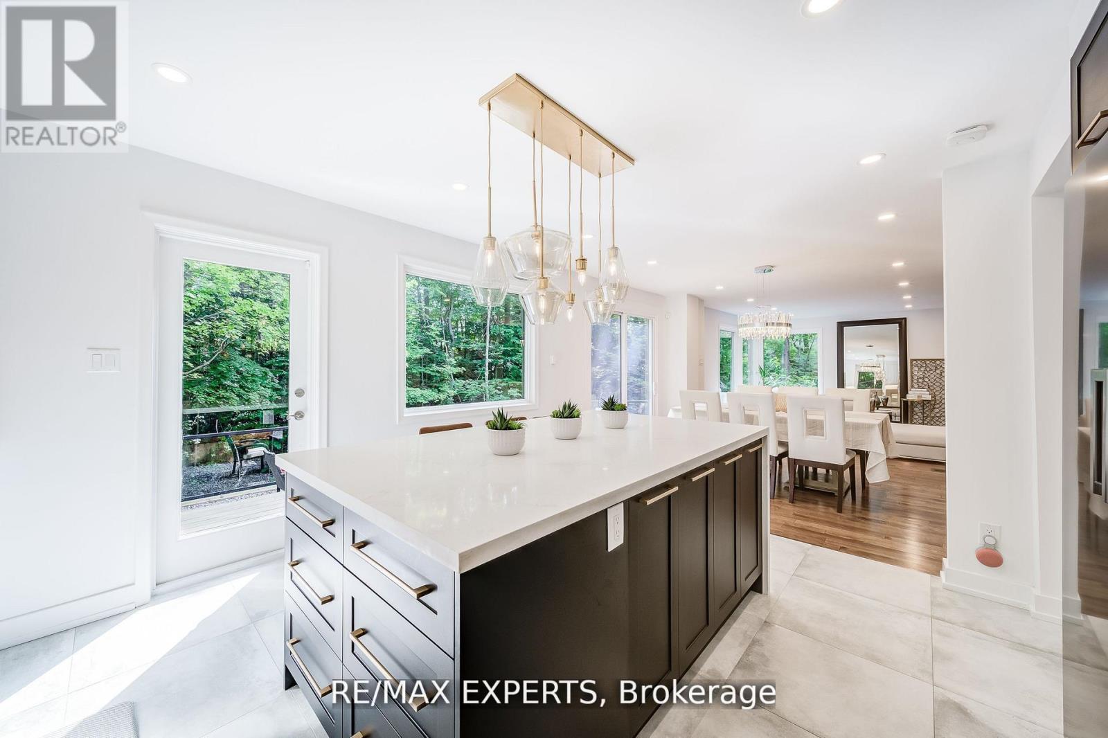 1135 GREENOAKS DRIVE - 19