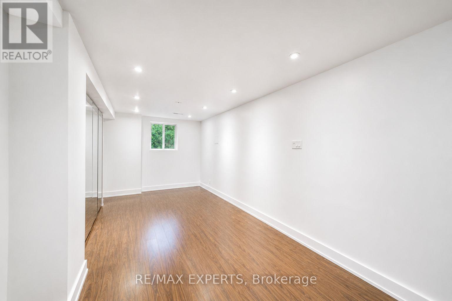 1135 GREENOAKS DRIVE - 33